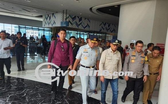 Muhadjir Effendy dan Budi Karya Sumadi Tinjau Arus Mudik di Pelabuhan Merak