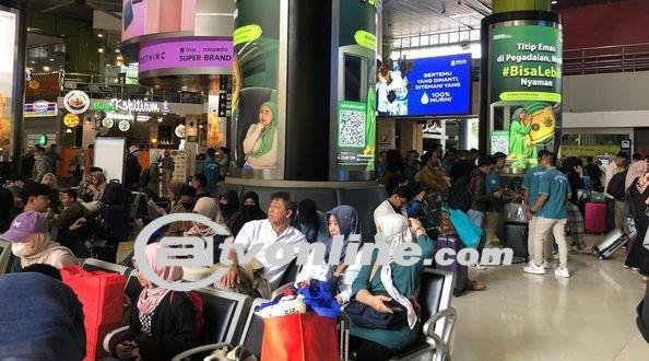 19 Ribu Penumpang Padati Stasiun Gambir di H-3 Lebaran