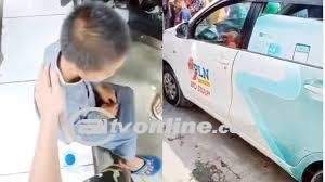  Heboh! Bocah 5 Tahun “Nyetir” Mobil PLN, Hingga Tabrak Motor & Tiang Listrik