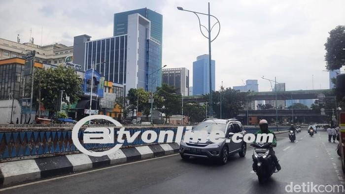 Proses Pemadaman Berhasil, Jalan Mampang Prapatan Arah Warung Buncit Kembali Normal