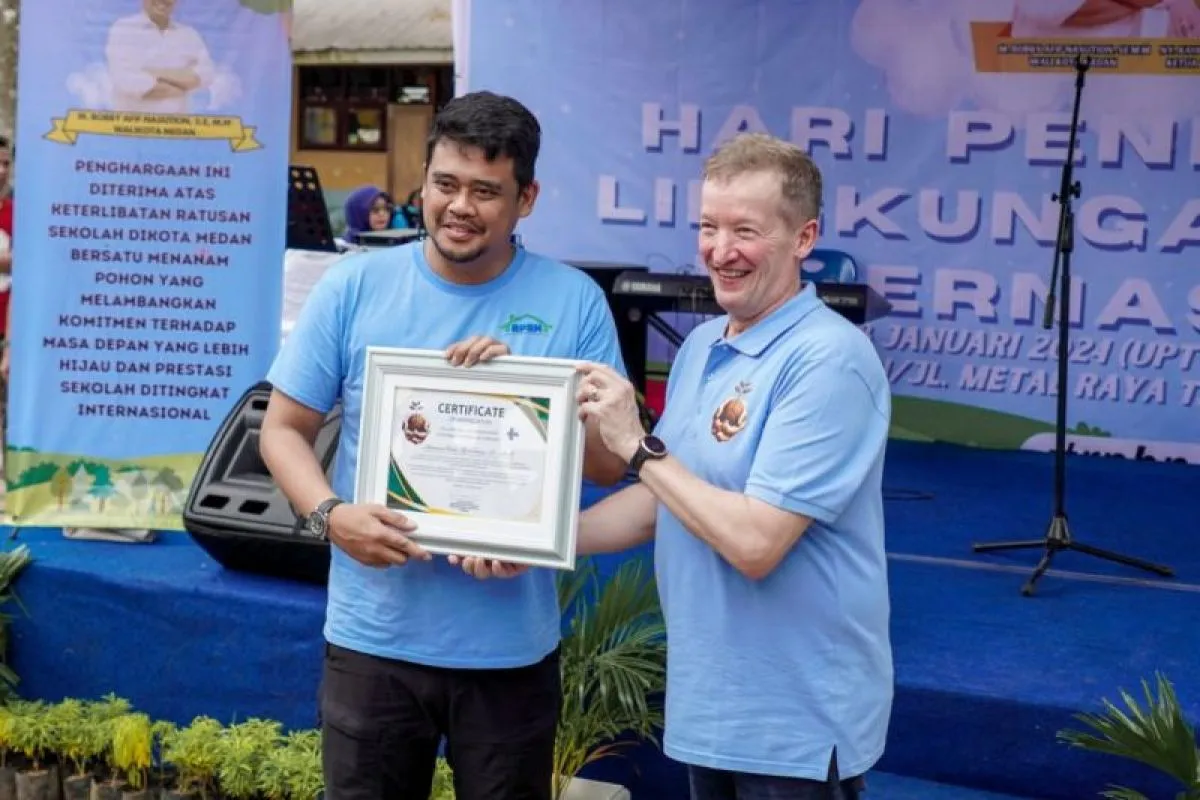 Bobby Nasution Raih Penghargaan Pelopor Peduli Lingkungan Hidup, Dedikasi Untuk Masa Depan Hijau