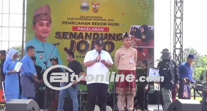 Disdikbud Muaro Jambi Meriahkan Hari Pendidikan Nasional Dengan Senandung Jolo, Ribuan Siswa Masuk MURI