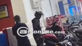 Penghasilan Tukang Parkir Liar, 22 Hari Kerja di Atas UMP? Kok Bisa?
