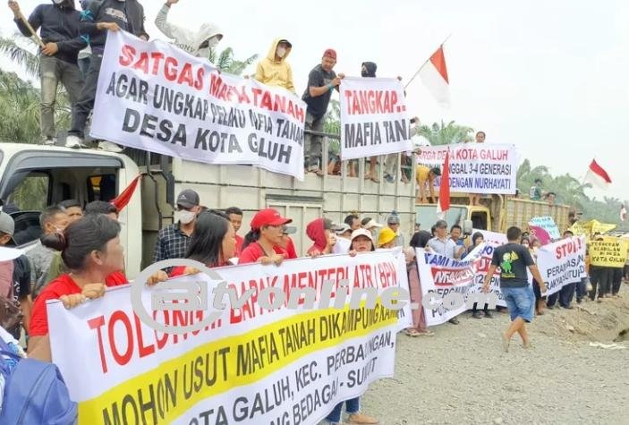 Ratusan Warga Desa Kota Galuh Menuntut Keadilan di Depan Kantor Pengadilan Negeri Sei Rampah