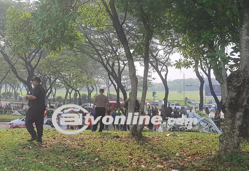 Pesawat Latih Jatuh di BSD Tangsel! Polisi Amankan TKP!