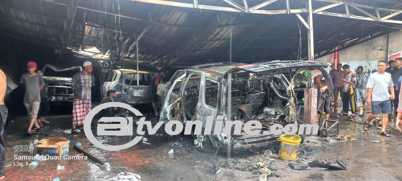 Kebakaran Melanda Bengkel Mobil di Medan: Kerugian Besar!