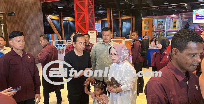 Jokowi Ajak Cucu Bermain di Mal Solo Baru, Ngobrol Santai Dengan Bupati Sukoharjo