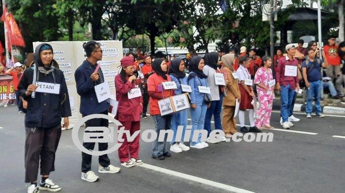Buruh Gelar Aksi Demo di Patung Kuda, Tuntut Jokowi Cabut UU Tapera!