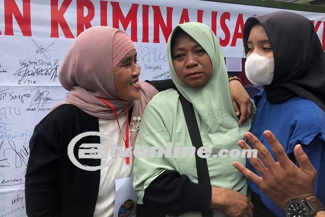 Tangis Ibu Pegi ‘Vina Cirebon’ Berharap Anaknya Dibebaskan: Pegi Tidak Bersalah