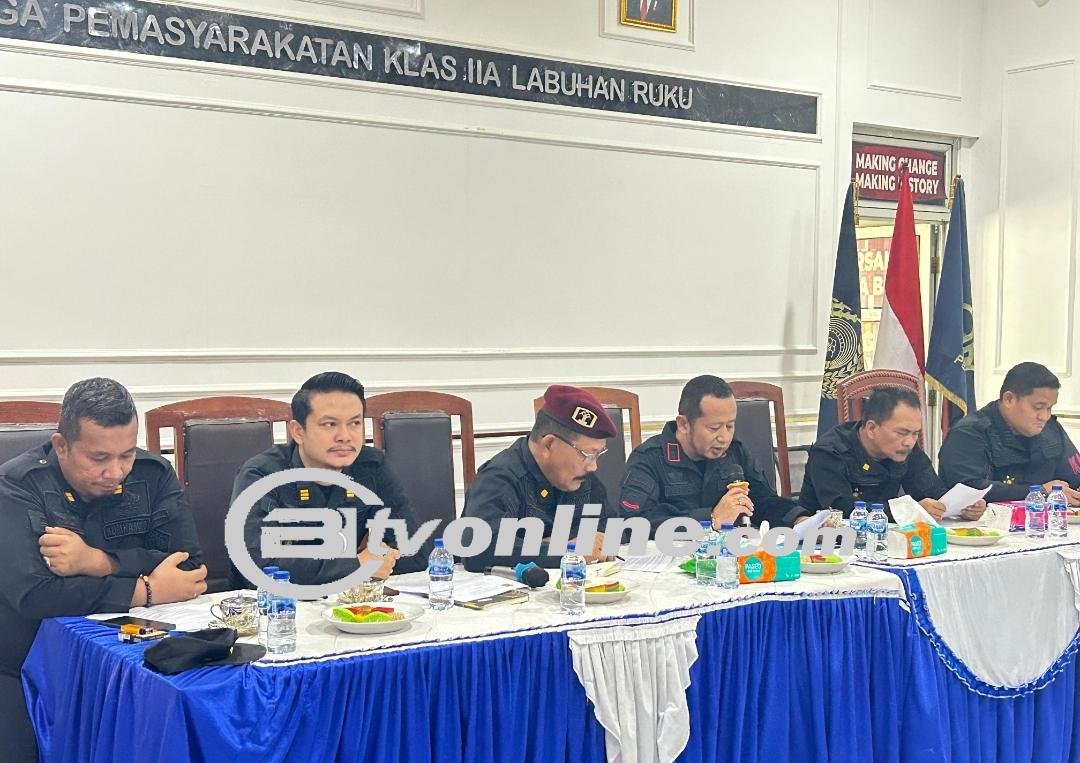 Adakan Rapat Dinas, Kalapas Labuhan Ruku: Jauhi Judi Online. 