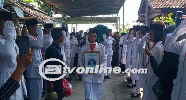 Tangis Haru Iringi Pemakaman Ketua OSIS SMAN 1 Cawas yang Tewas Kesetrum di Kolam Sekolah