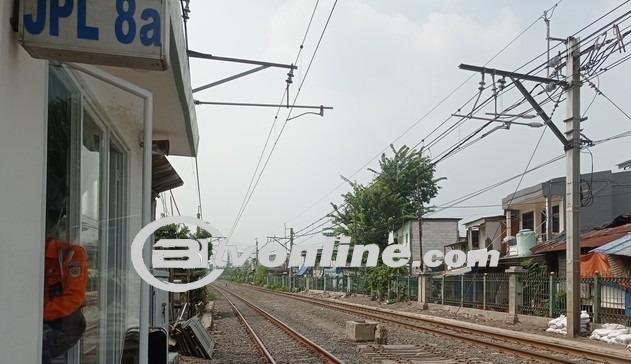 Tawuran Pelajar Berujung Tragis: Seorang Remaja Tewas Tertabrak KRL di Perlintasan Green Garden