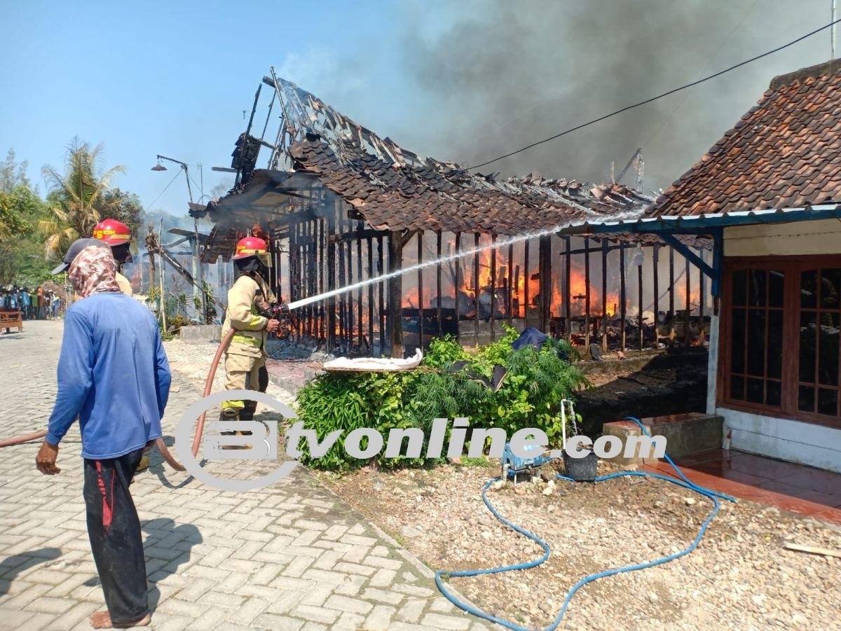 Kebakaran Hanguskan 3 Rumah Milik Petani di Bojonegoro, Kerugian Rp500 Juta