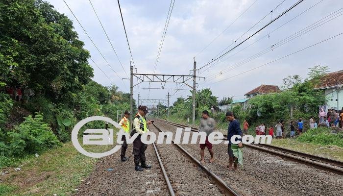 Wanita Tanpa Identitas Tewas Mengenaskan Tertabrak KRL, Tubuhnya Terbelah Dua