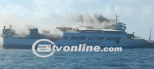 KM Niki Sejahtera Terbakar di Perairan Banjarmasin, Angkut Puluhan Truk!