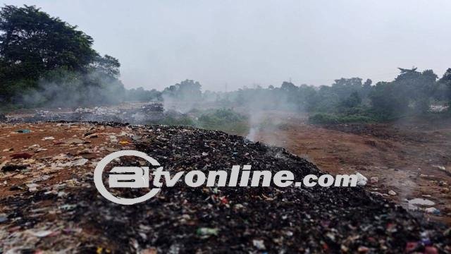 Warga Kaget Tiba-tiba Ada Tumpukan Sampah di Lahan Kosong Dekat Pemkab Tangerang