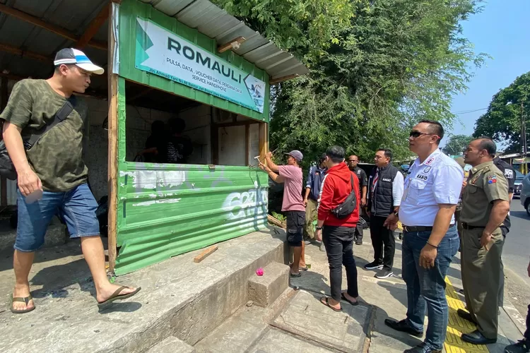 Satpol PP Bongkar Warung Miras Berkedok Konter Handphone di Kota Bogor