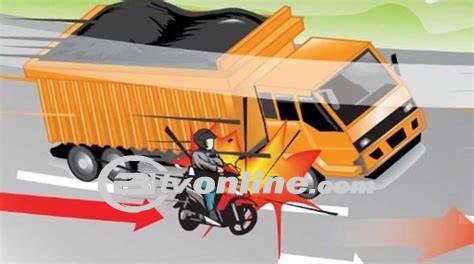 Pengendara Becak Motor Tewas Setelah Diseruduk Truk Tangki Air di Sibolga