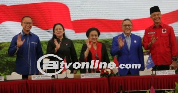 Megawati Serahkan Surat Rekomendasi Calon Kepala Daerah PDIP untuk Pilkada Serentak 2024,  Ada Adik Ketum PAN 