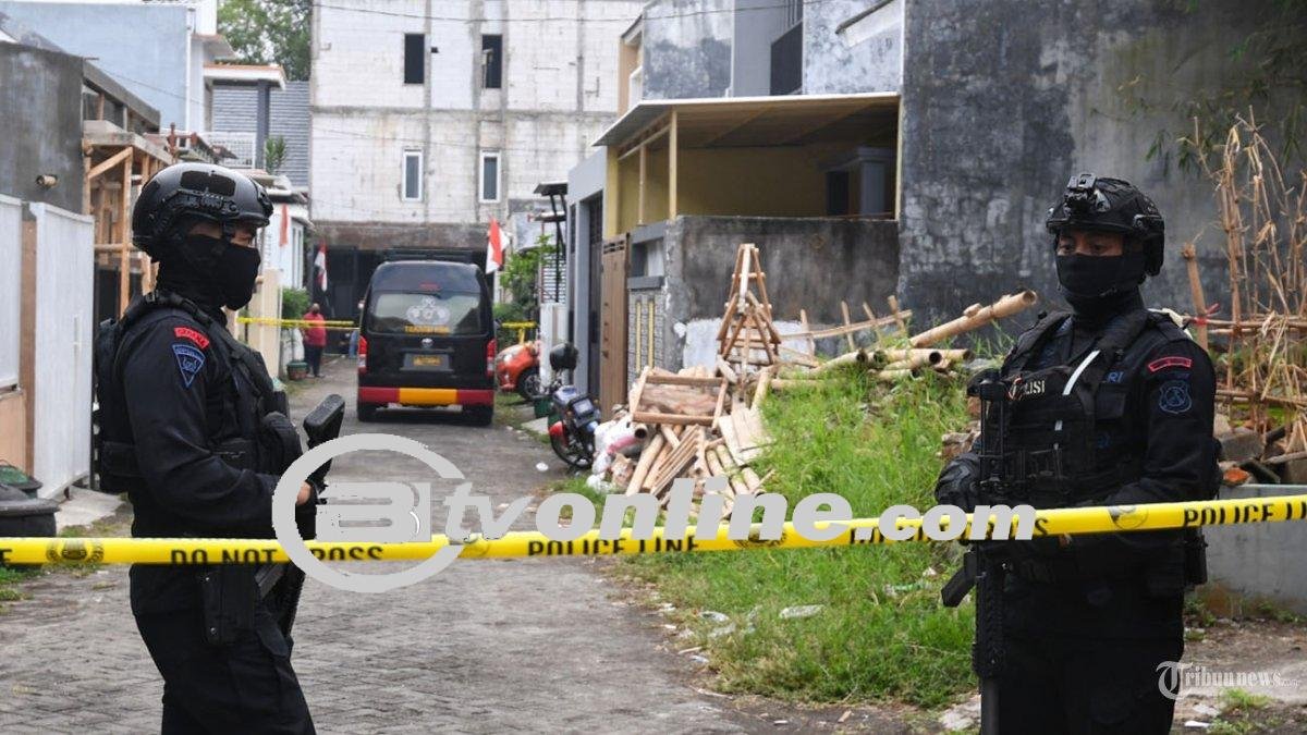 Densus 88 Tangkap Tiga Terduga Teroris di Kota Batu, Penyelidikan Berlanjut