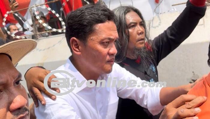 Konflik di Depan Gedung DPR, Massa Lempari Habiburokhman! Said Iqbal Terjun ke Arena