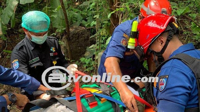 Terpeleset dan Terjatuh ke Kali, Pria 56 Tahun Dievakuasi oleh Damkar Depok