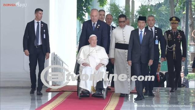 Paus Fransiskus Tiba di Istana Merdeka, Disambut Jokowi dan Temui Tokoh Agama