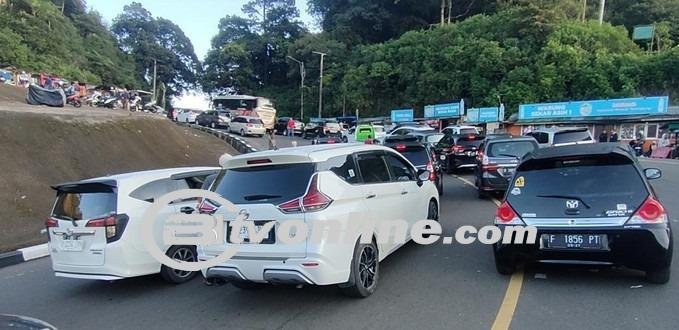 Kepolisian Bogor Kerahkan 300 Personel untuk Atasi Kemacetan di Jalan Raya Puncak