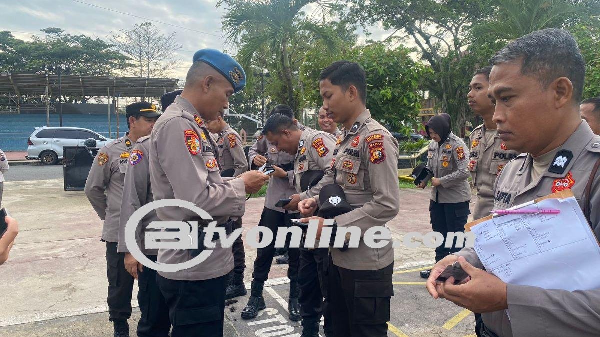 Polres Indragiri Hulu Gelar Pemeriksaan Ponsel dan Kerapian Personel Jelang Pilkada 2024