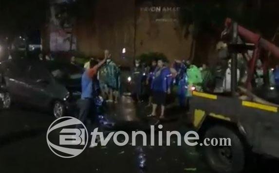 Kecelakaan Beruntun di Ngaliyan Semarang, Truk Rem Blong Tabrak Motor dan Bangunan