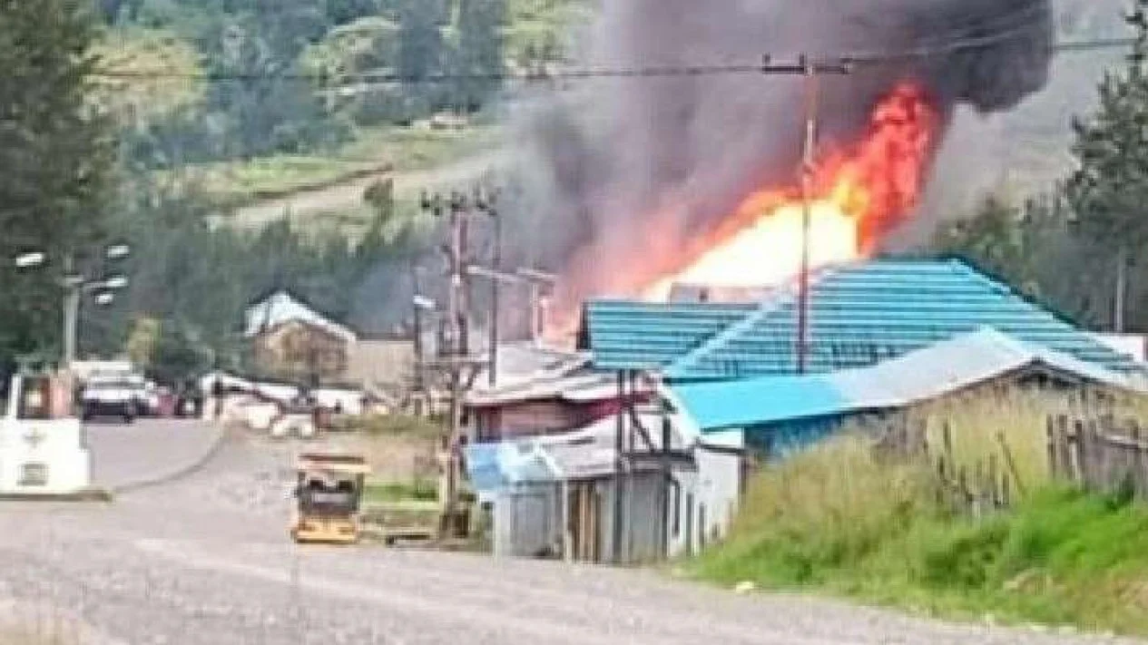 KKB Bakar Sekolah dan Bunuh Dua Pengemudi Ojek di Papua Tengah
