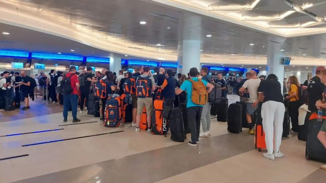 Penerbangan di Bandara Lombok Ditunda Akibat Erupsi Gunung Lewotobi Laki-Laki