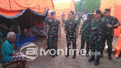 Panglima TNI Jenderal Agus Subiyanto Kunjungi Lokasi Terdampak Erupsi Gunung Lewotobi di NTT, Pastikan Bantuan Tepat Sasaran