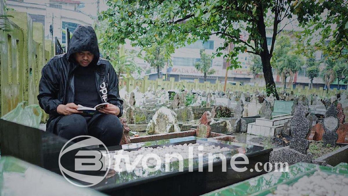 Jelang Pemungutan Suara, Bobby Nasution Ziarah ke Makam Sang Ayah untuk Memohon Restu