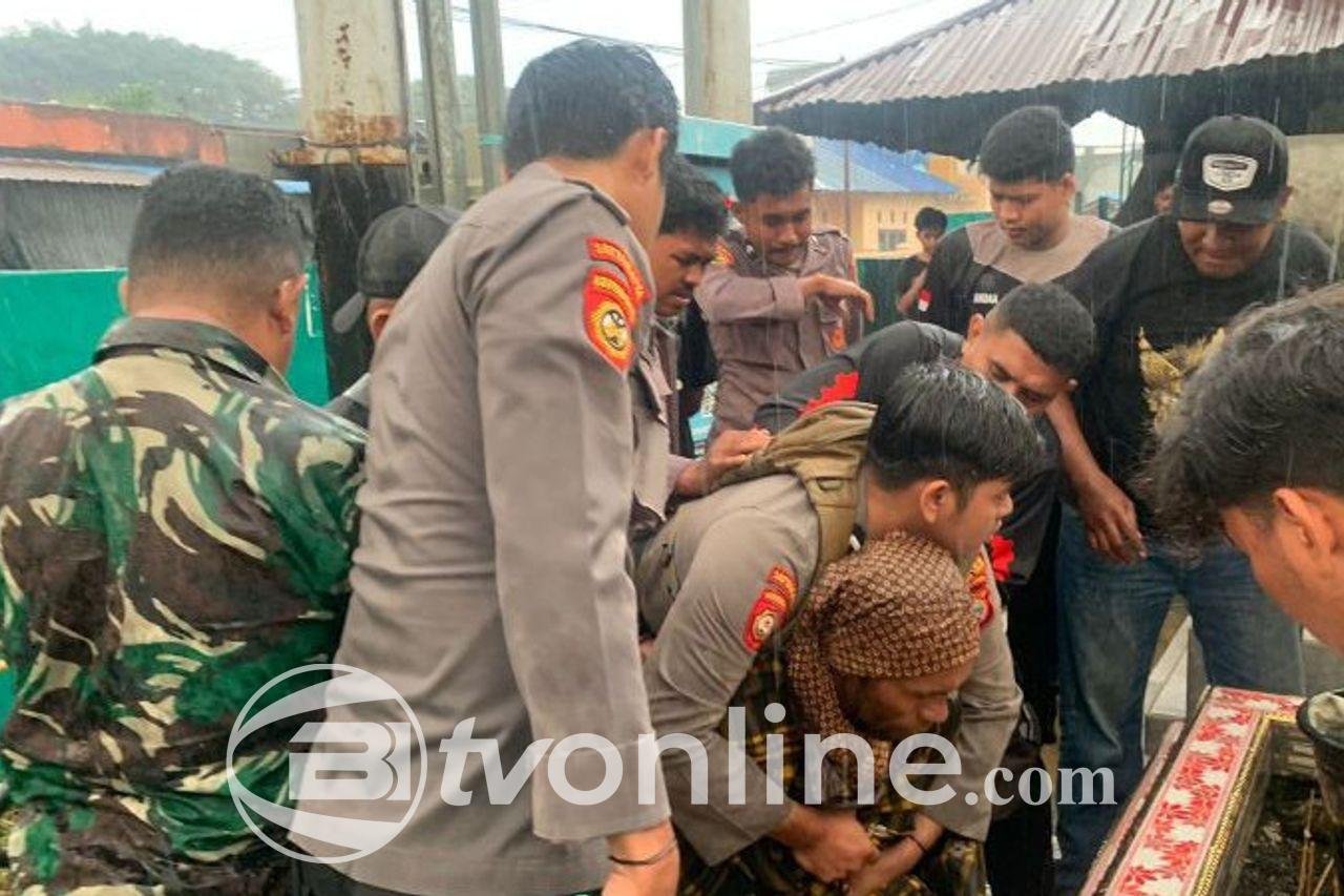 Pria Mabuk Diamankan di Ternate, Polisi Sita 43 Amunisi dan 9 Senjata Tajam
