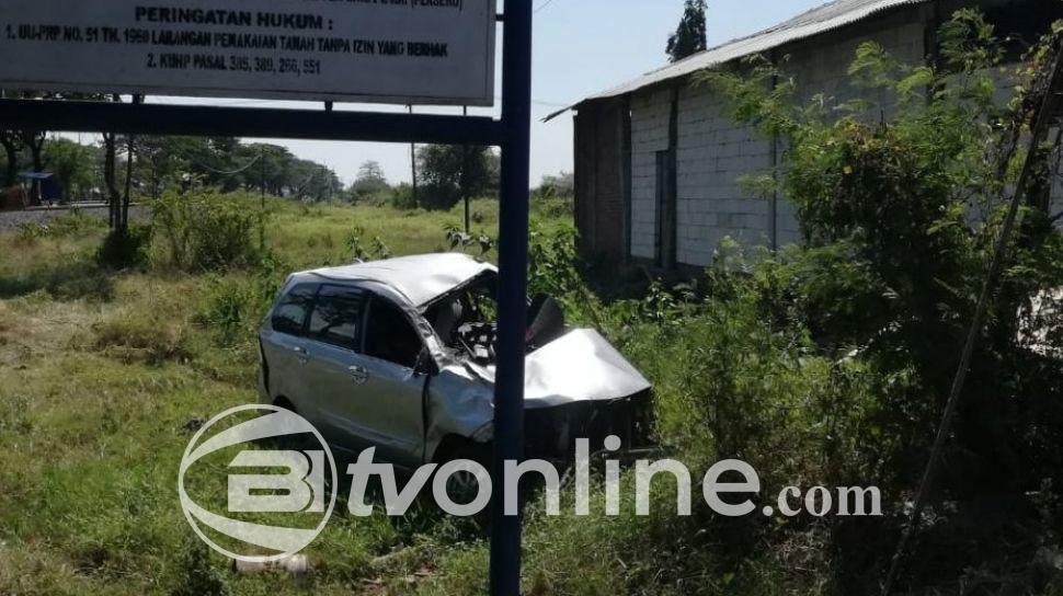 Kecelakaan Kereta Api Sri Tanjung Tabrak Minibus di Pasuruan, Mobil Tertabrak Terpental 30 Meter