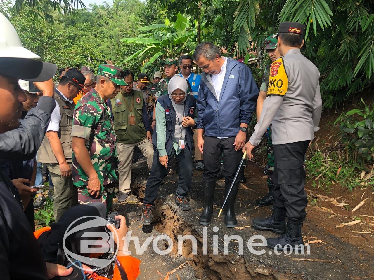 Bey Machmudin Sebut 176 Desa Terdampak Pergerakan Tanah di Sukabumi, 10 Korban Tewas