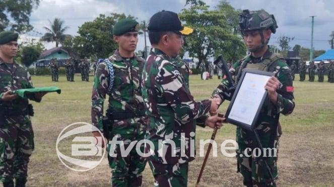 12 Prajurit Yonif Raider 323 Kostrad Terima Penghargaan Kenaikan Pangkat Luar Biasa Usai Tewaskan Pemimpin KST OPM di Papua