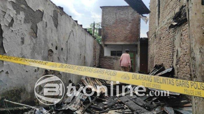 Kebakaran Hebat Lahap 9 Rumah Bertingkat di Medan Polonia, Kerugian Rp 800 Juta!