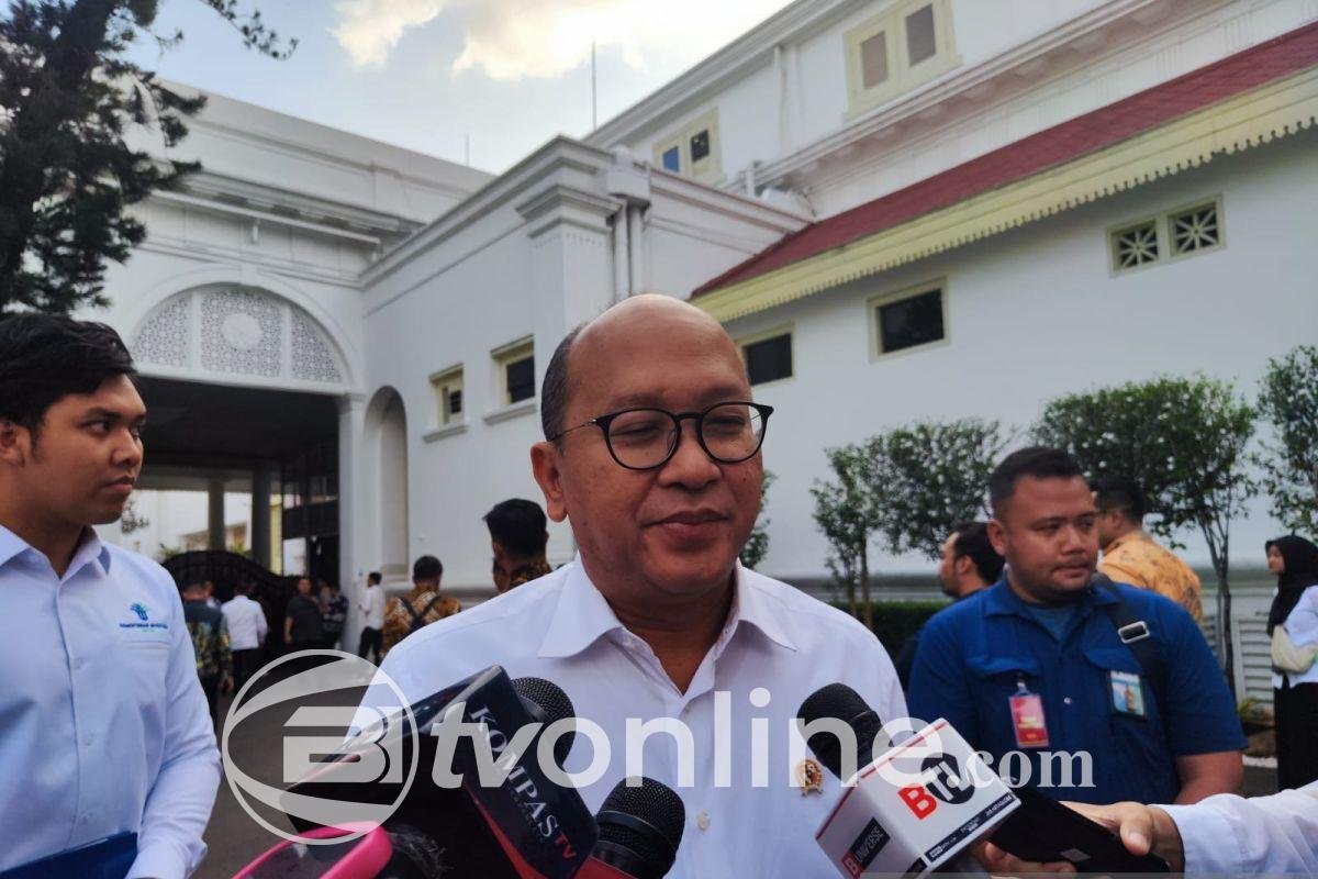Rosan Roeslani Ungkap Investasi Apple di Indonesia Fokus pada Produksi Komponen HP, Kesepakatan Diharapkan Tercapai dalam Seminggu