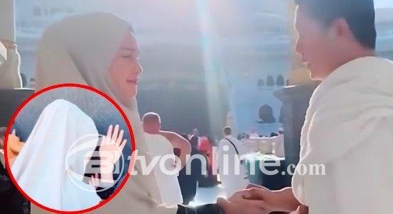 Viral! Momen Wanita Dilamar di Depan Ka’bah Saat Umrah, Netizen Soroti Aksi Tidak Pantas di Tanah Suci “Belum Muhrim!”