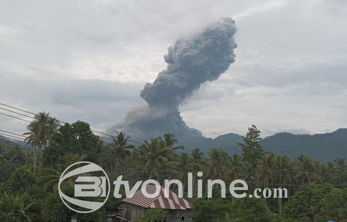 Gunung Dukono di Maluku Utara Meletus, Kolom Abu Capai 3.000 Meter!