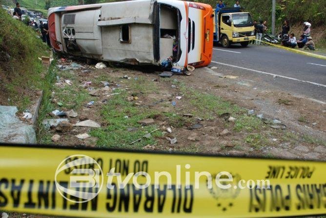 Kecelakaan Pikap Tabrak Minibus di Puncak Bogor, 9 Orang Luka-luka