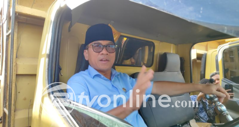 Menteri Desa Yandri Susanto Serahkan 67 Alat Berat dan Resmikan SMK Agribisnis di Kutai Timur