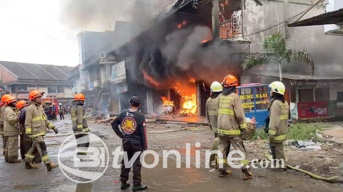 Enam Karyawan Rumah Makan Bebek Carok Bandung Luka Bakar Akibat Kebocoran Gas Elpiji