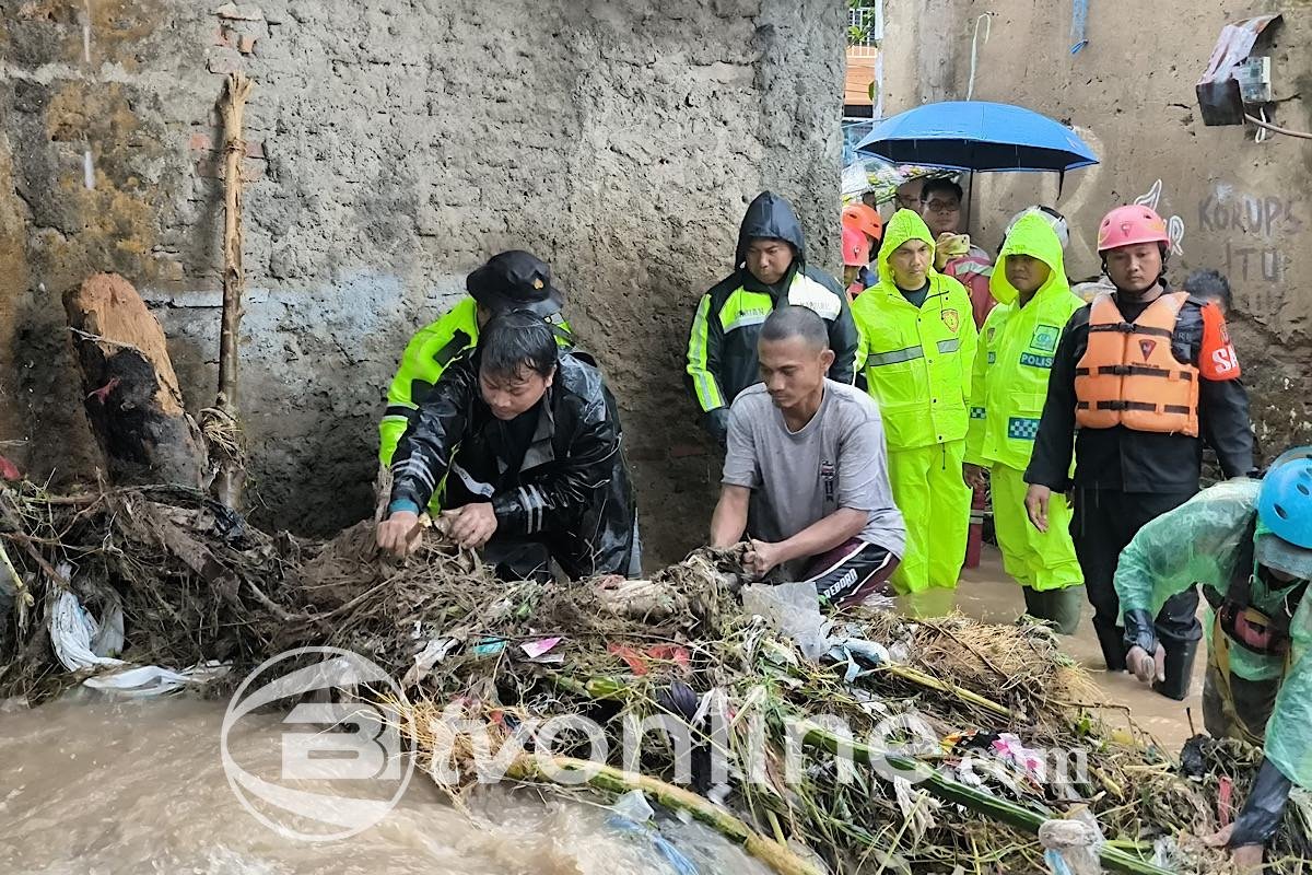 Banjir Bandang Sukabumi 4 Desember 2024: Proses Evakuasi Bayi dan Ibu Terdampak Arus Deras