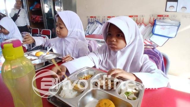 Junia, Siswi SDN Lengkong Gudang Tolak Daging Sapi dalam Program Makan Bergizi Gratis