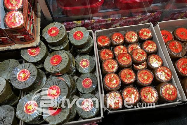 Kue Keranjang Imlek di Pasar Pecinan Glodok: Tradisi yang Tetap Diminati meski Penjualan Menurun