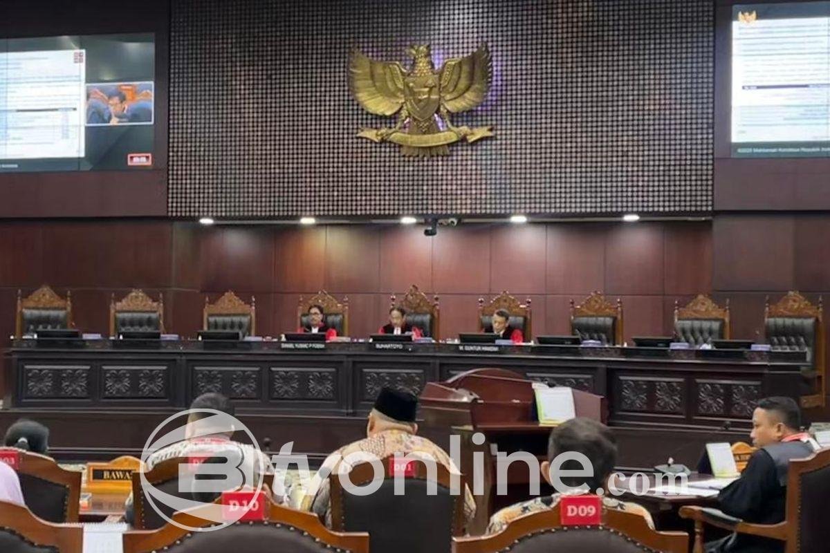 Kuasa Hukum KPU Tulungagung Ditegur Hakim MK Karena Perintah Tampilkan PowerPoint di Sidang