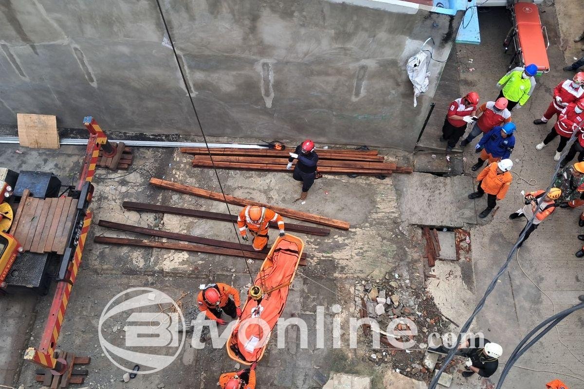 Jasad Korban Tertimpa Reruntuhan Tower di Bekasi Dievakuasi Setelah 3 Hari Terjebak